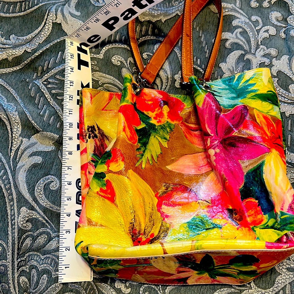 Mauricio tiauti leather flower purse